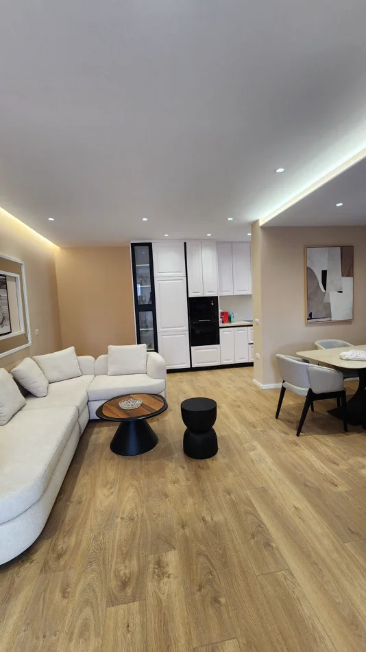 shitet apartament 2+1 Kati 3, 117 m² 370.000 € (rruga e durrsit)