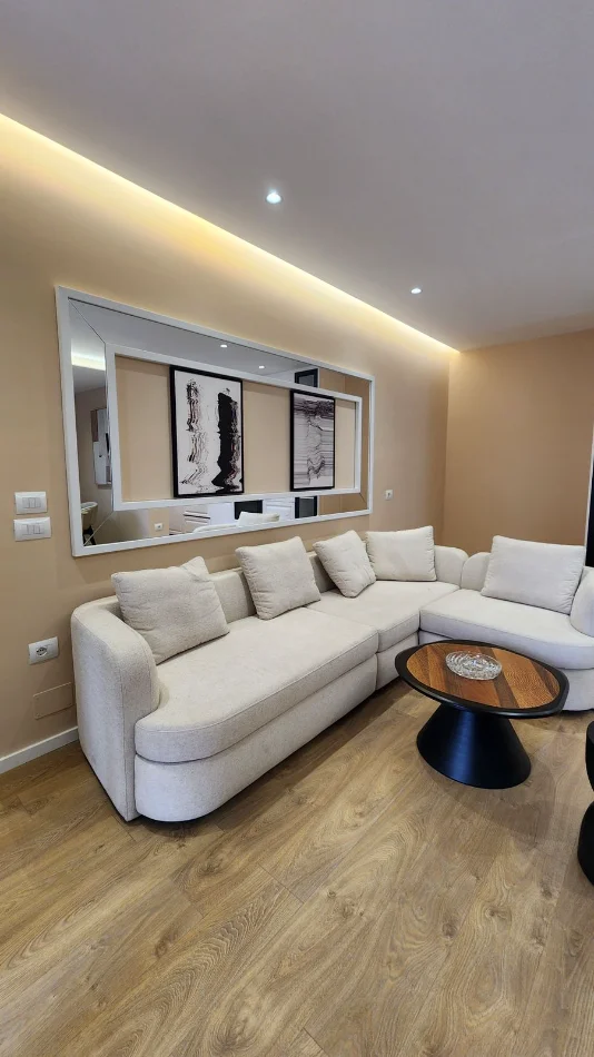 Tirane, shitet apartament 2+1+Ballkon Kati 3, 117 m² 370.000 € (Rruga e Durresit)