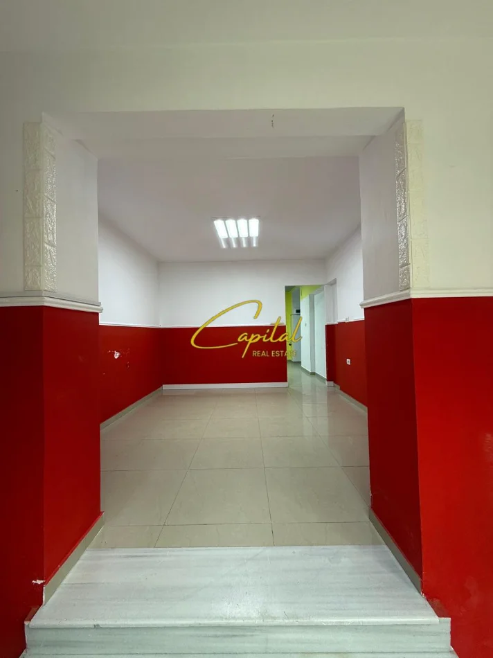 Tirane, jepet me qera dyqan Kati 0, 55 m² 600 € (ISH TREGU ELEKTRIK)