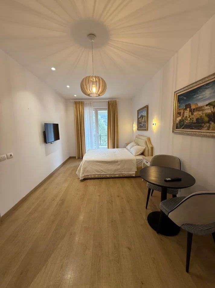 Tirane, jepet me qera Vile 2 Katshe Kati 2, 350 m² 3000 €