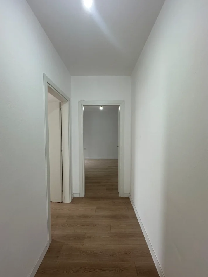 Tirane, shitet apartament 3+1 Kati 4, 122 m² 378.500 € (KOMUNA E PARISIT)
