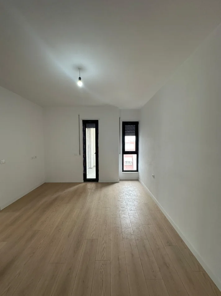 Tirane, shitet apartament 3+1 Kati 4, 122 m² 378.500 € (KOMUNA E PARISIT)