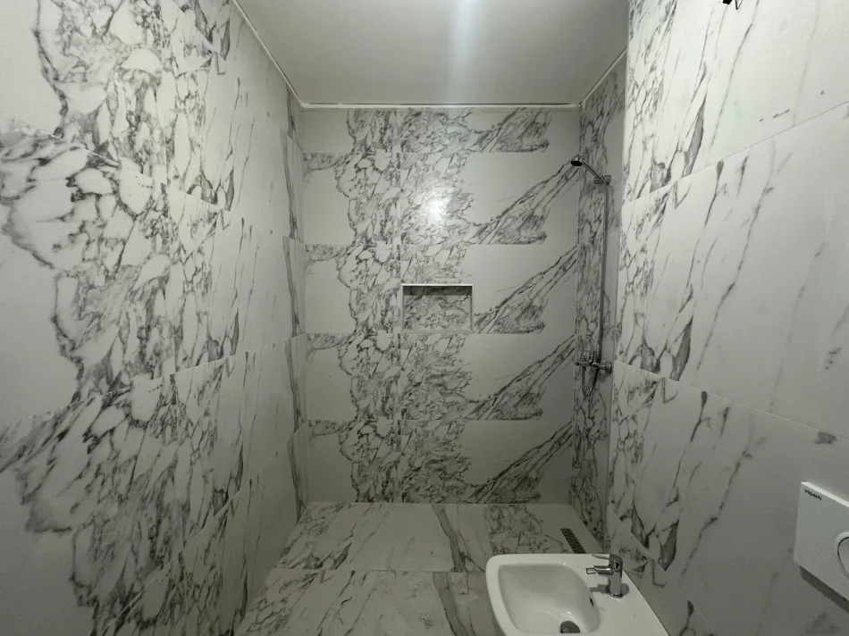 Tirane, shitet apartament 3+1 Kati 4, 122 m² 378.500 € (KOMUNA E PARISIT)