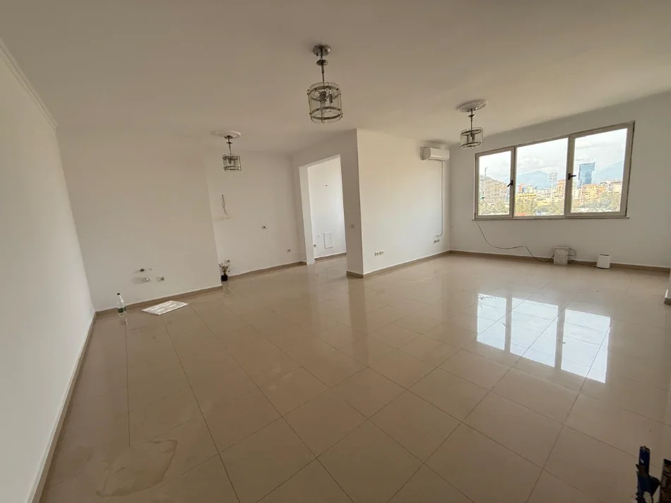 Tirane, jepet me qera ambjent biznesi Kati 8, 104 m² 800 € (Rruga e Kosovareve)