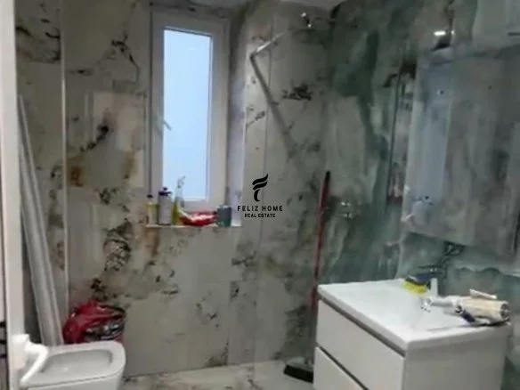 Tirane, jepet me qera zyre Kati 1, 80 m² 1.200 € (RRUGA E BARRIKADAVE)