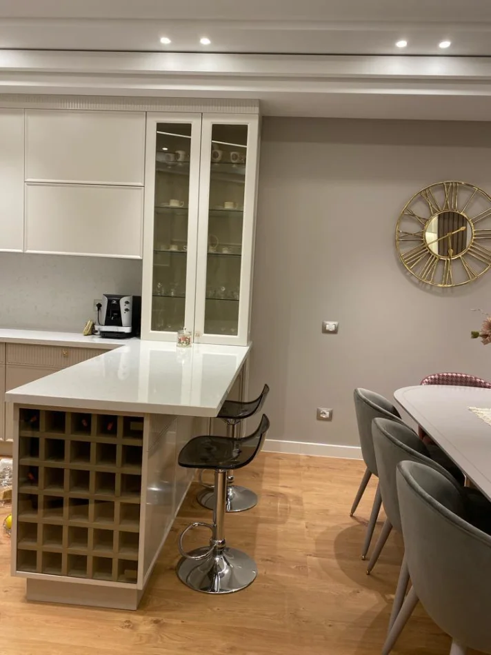 Tirane, shitet apartament 3+1 Kati 3, 355.000 € 