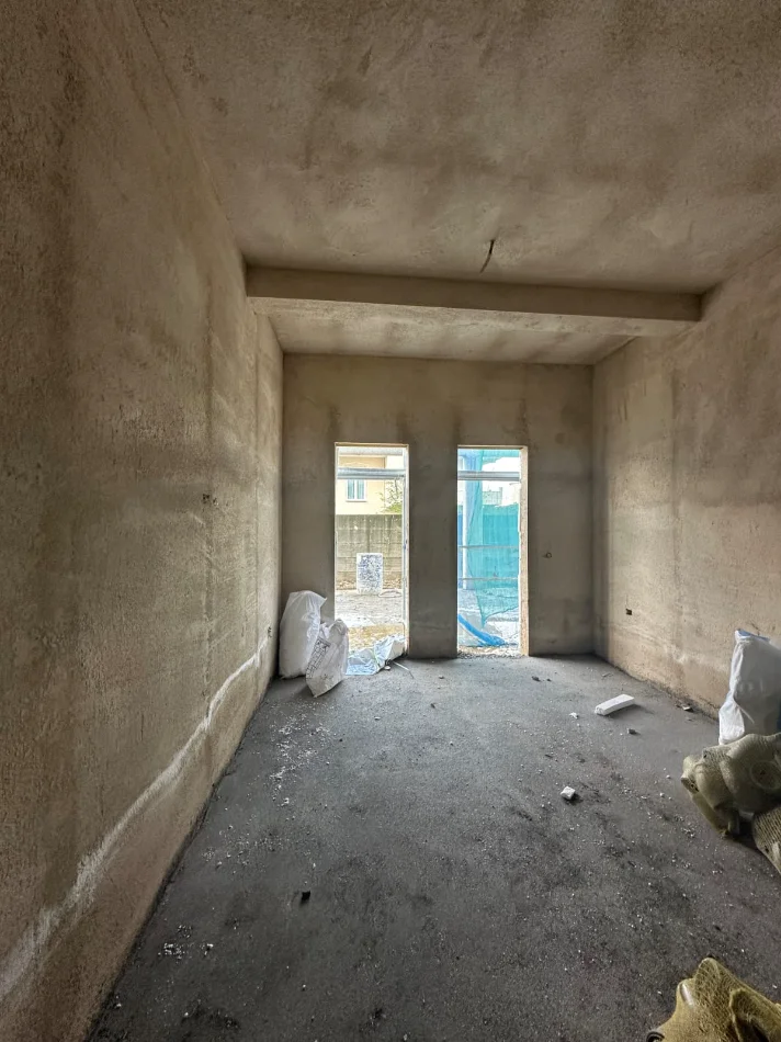 Tirane, shitet apartament 2+1 Kati 0, 92 m² 112.000 € (Univers City)