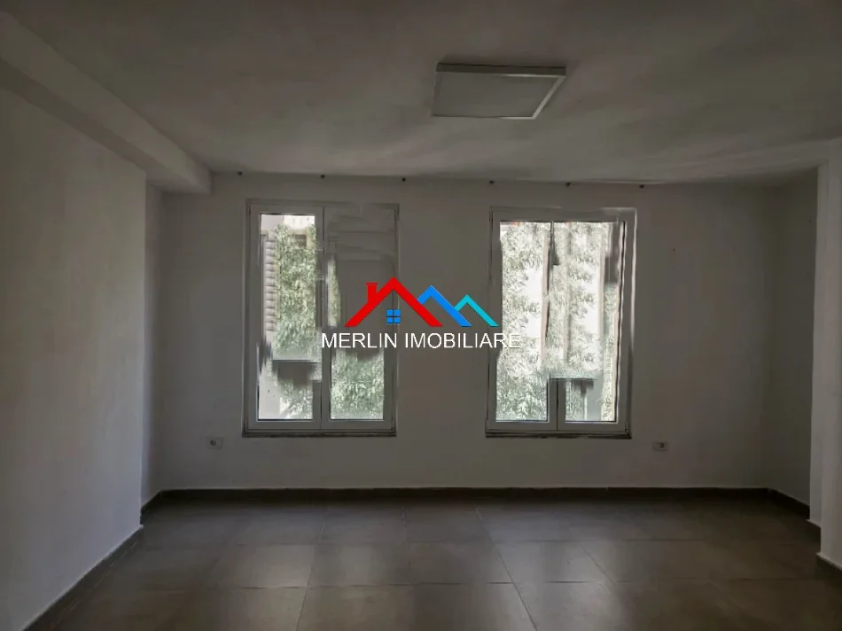 Tirane, jepet me qera ambjent biznesi Kati 1, 74 m² 1.260 € (RRUGA THEMISTOKLI GERMENJI,STADIUMI AIR ALBANIA)