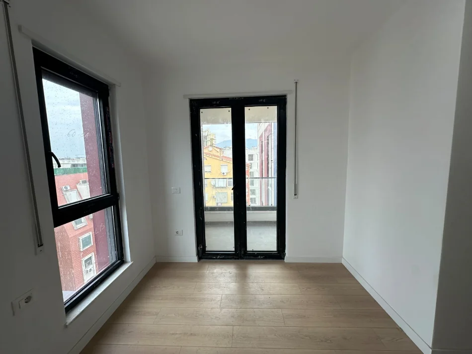 Tirane, shitet apartament 3+1+Aneks+Ballkon Kati 8, 125 m² 378.500 € 