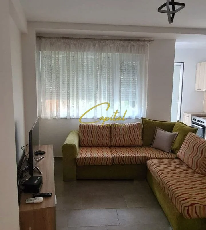 Tirane, jepet me qera apartament 1+1 Kati 4, 63 m² 550 € (ISH PARKU)