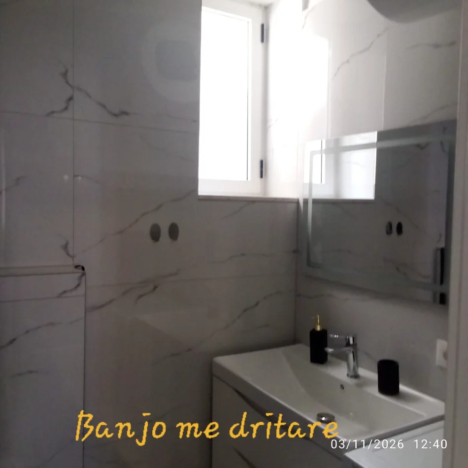Tirane, shitet apartament 2+1+Aneks+Ballkon Kati 5, 115 m² 267.000 € (Rruga Frosina Plaku)