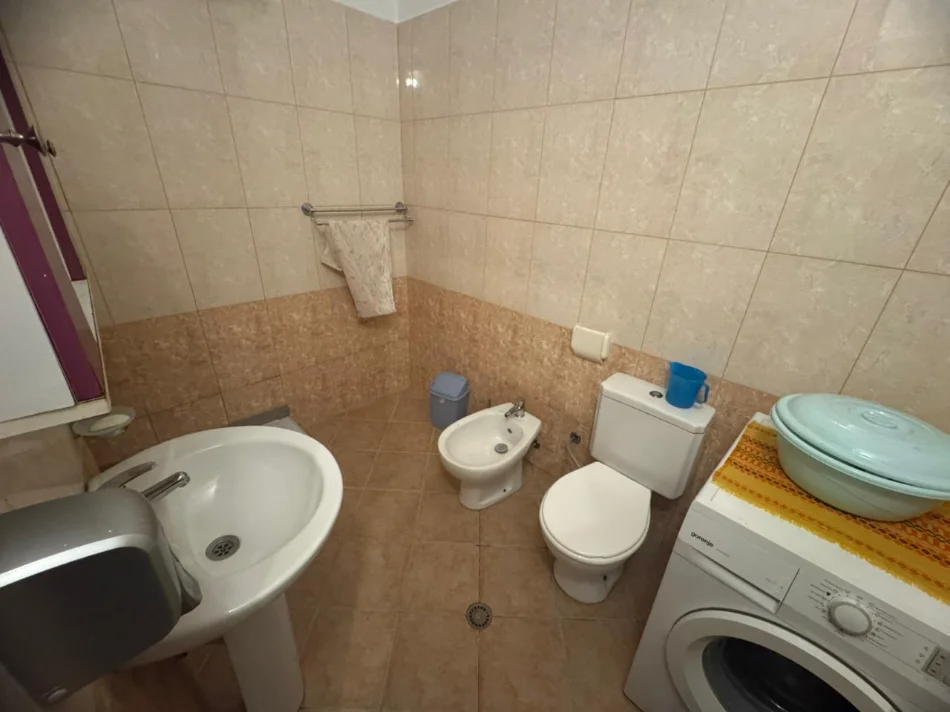 Tirane, jepet me qera apartament 2+1 Kati 2, 124 m² 500 € 