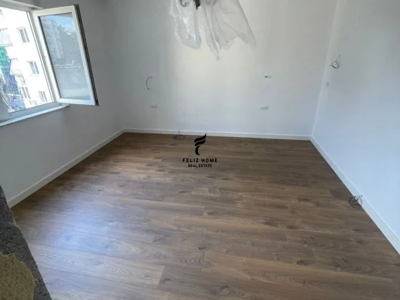 Tirane, jepet me qera zyre Kati 3, 67 m² 1.000 € (AIR ALBANIA)