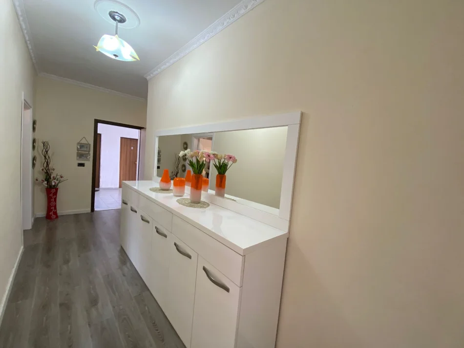 Durres, shitet apartament 1+1+Ballkon Kati 2, 60 m² (pavaresia plazh)