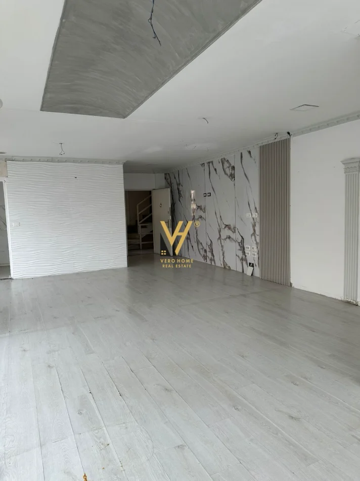 Tirane, jepet me qera zyre Kati 1, 72 m² 1.030 € (MOZAIKU)