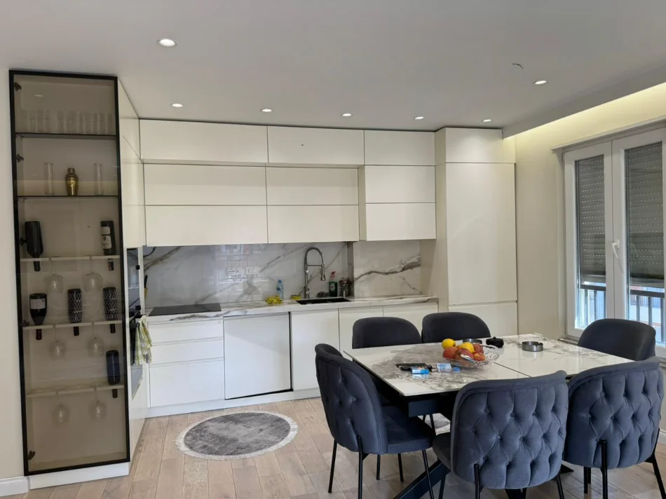 Tirane, shitet apartament 2+1 Kati 6, 105 m² 175.000 € (Rruga Tom Plezha)