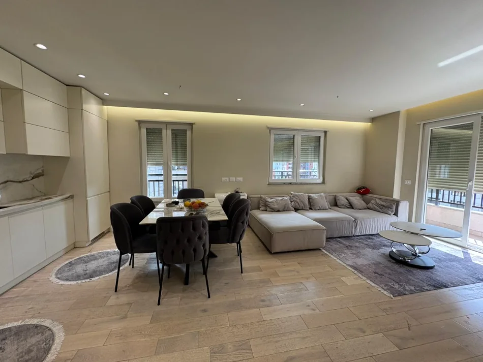 Tirane, shitet apartament 2+1 Kati 6, 105 m² 175.000 € (Rruga Tom Plezha)