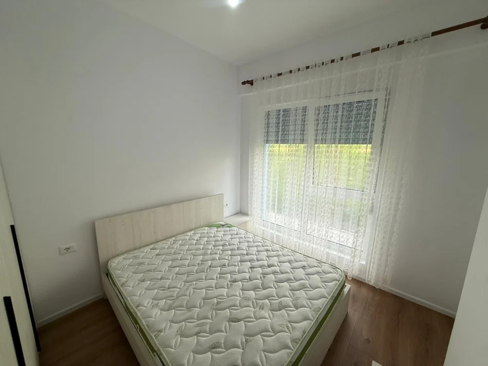 Tirane, jepet me qera apartament 1+1 Kati 1, 