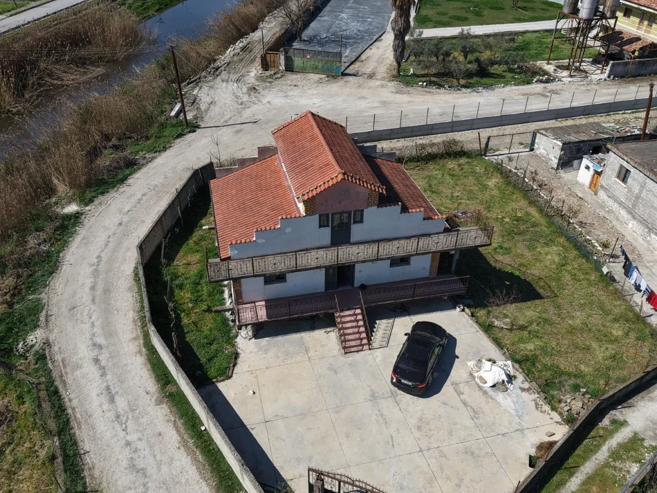 Lushnje, shitet Vile 2 Katshe Kati 2, 1.300 m² (lushnje)