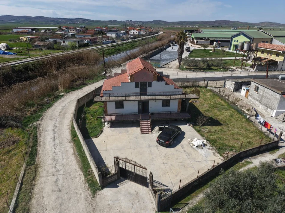 Lushnje, shitet Vile 2 Katshe Kati 2, 1.300 m² (lushnje)