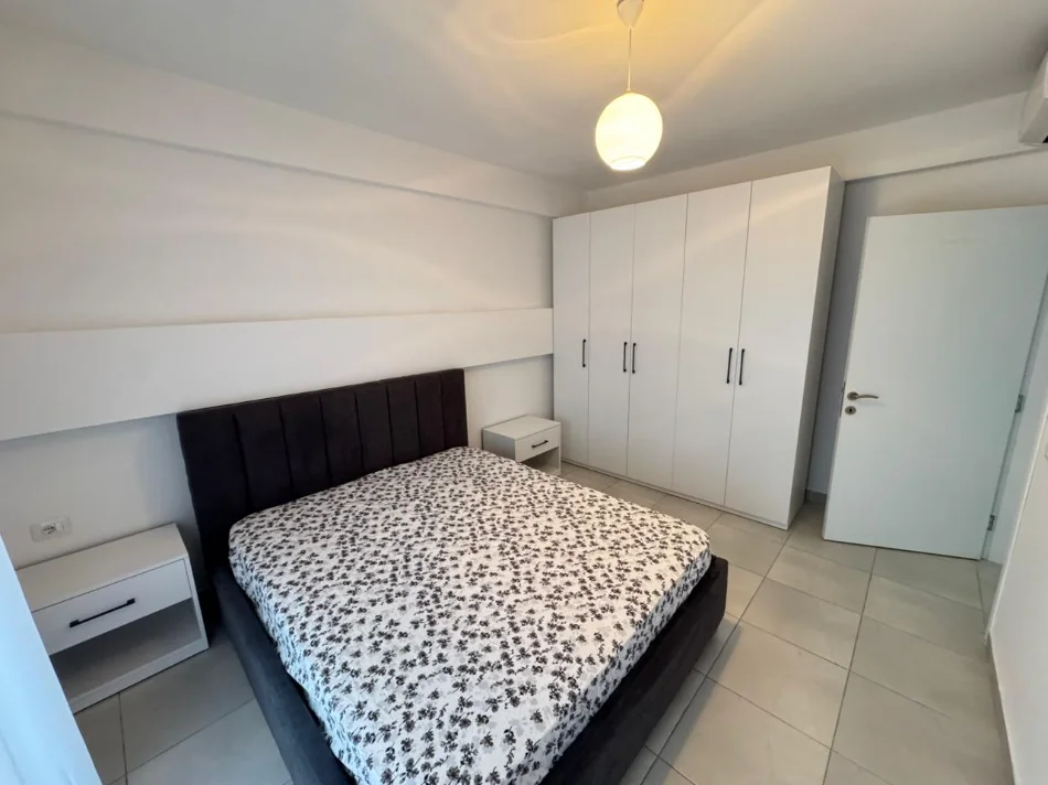 Tirane, jepet me qera apartament 2+1 ,