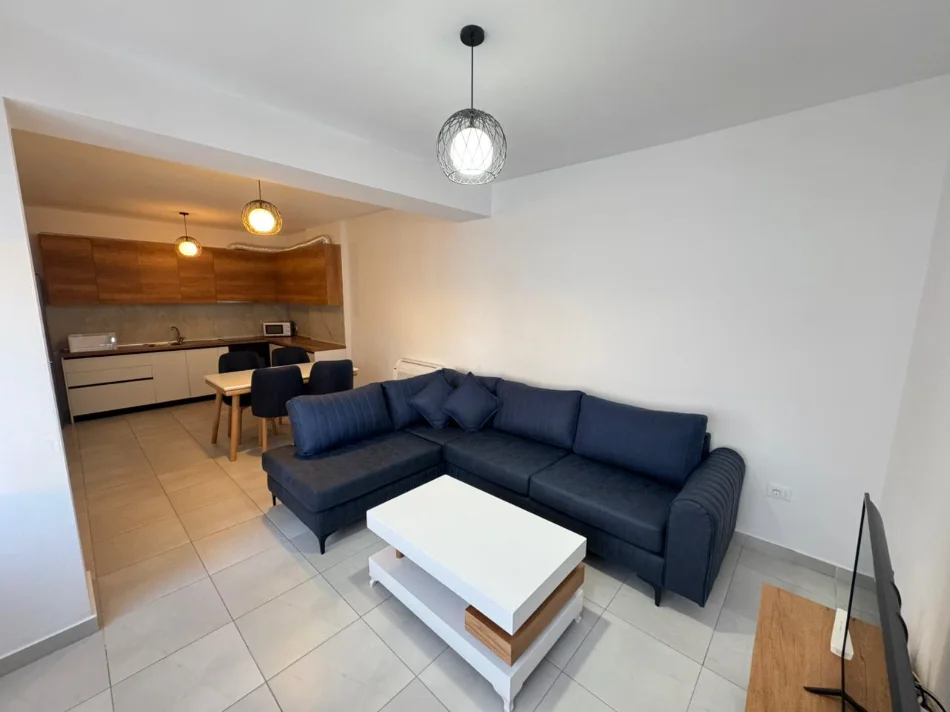 Tirane, jepet me qera apartament 2+1 ,