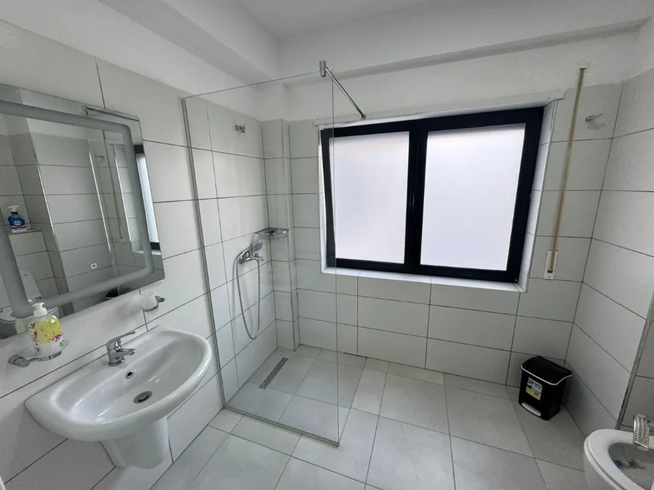 Tirane, jepet me qera apartament 2+1 ,