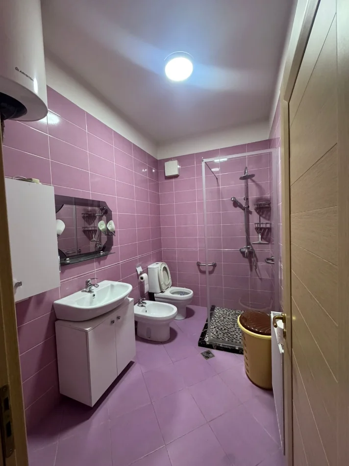 Tirane, shitet apartament 1+1+Ballkon Kati 2, 72 m² 216.000 € (Kompleksi Kika , Komuna e Parisit)