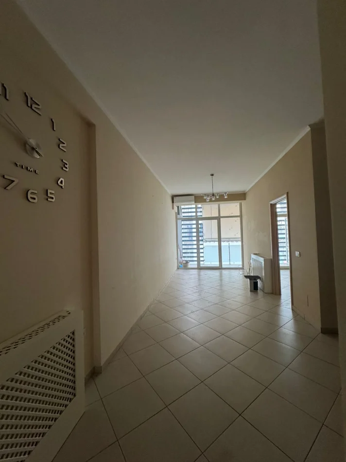Tirane, shitet apartament 1+1+Ballkon Kati 2, 72 m² 216.000 € (Kompleksi Kika , Komuna e Parisit)