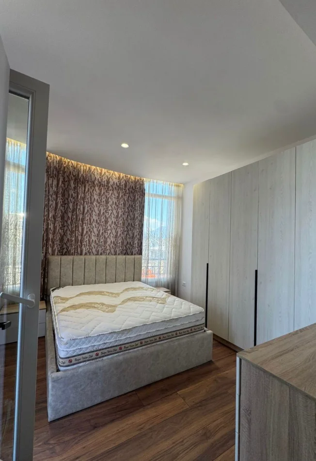 Tirane, jepet me qera apartament 1+1+Ballkon Kati 7, 90 m² 500 € 