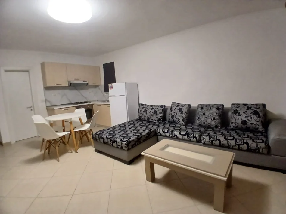 Tirane, jepet me qera apartament 1+1+Ballkon Kati 3, 67 m² 480 € 
