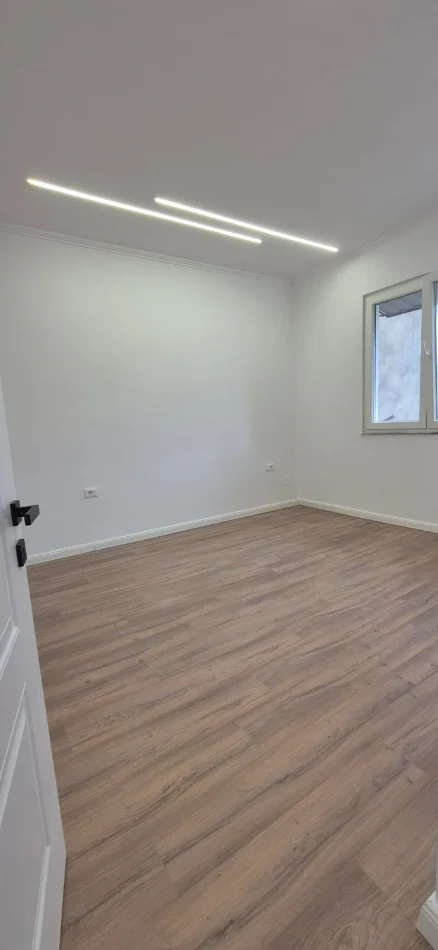 SHITET APARTAMENT 2+1 TEK RRUGA BARDHYL