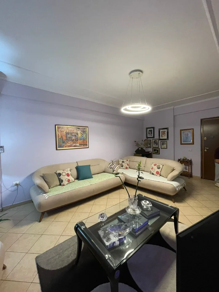 Tirane, shitet apartament 2+1+Ballkon Kati 4, 116 m² (pranë Garden Building, Rruga e Kavajës)