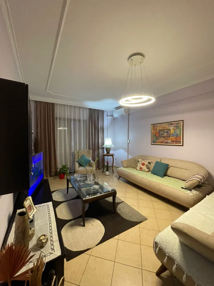 Tirane, shitet apartament 2+1+Ballkon Kati 4, 116 m² (pranë Garden Building, Rruga e Kavajës)