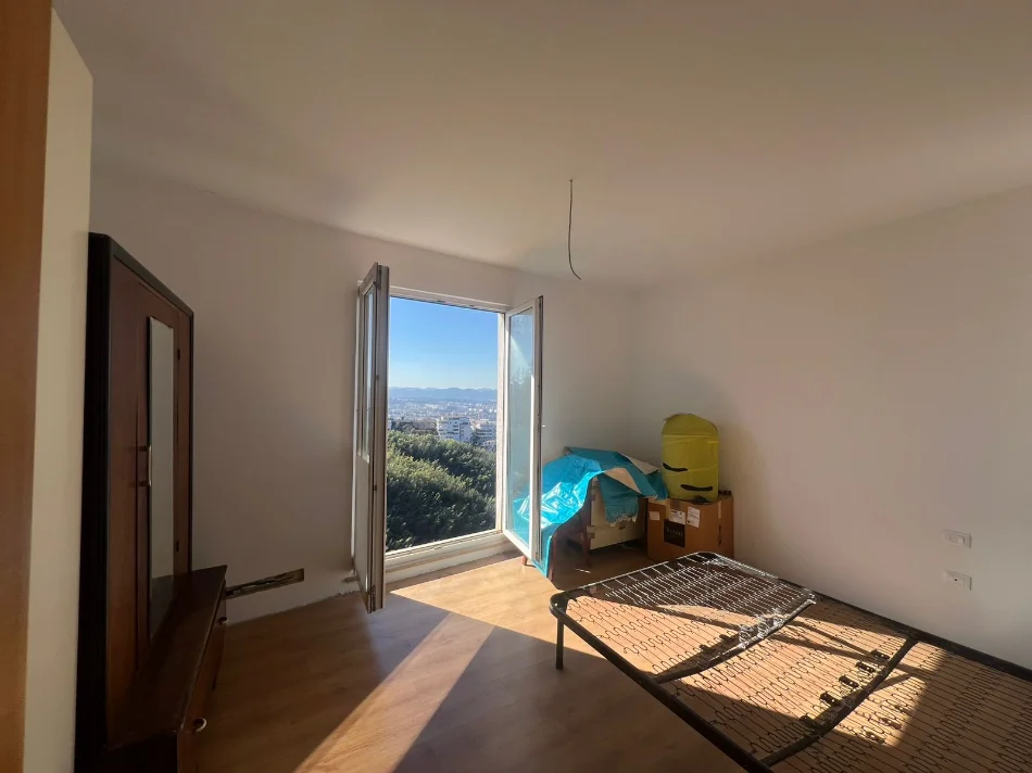 Tirane, shitet apartament 1+1+Ballkon Kati 2, 86 m² 107.000 € (Fresku)