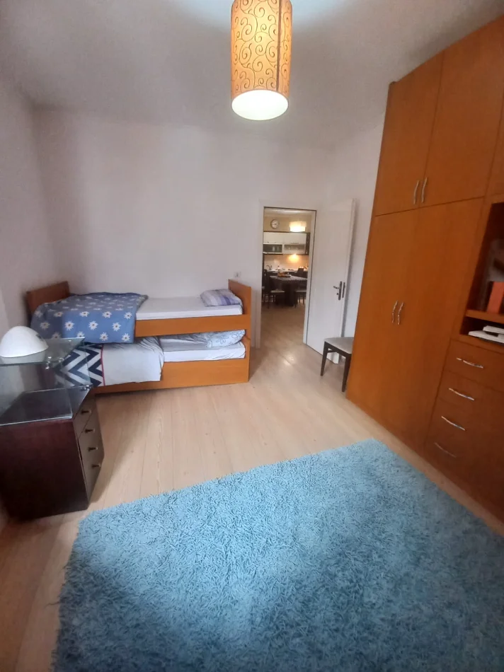 Tirane, jepet me qera apartament 2+1 Kati 3, 89 m² 750 € 