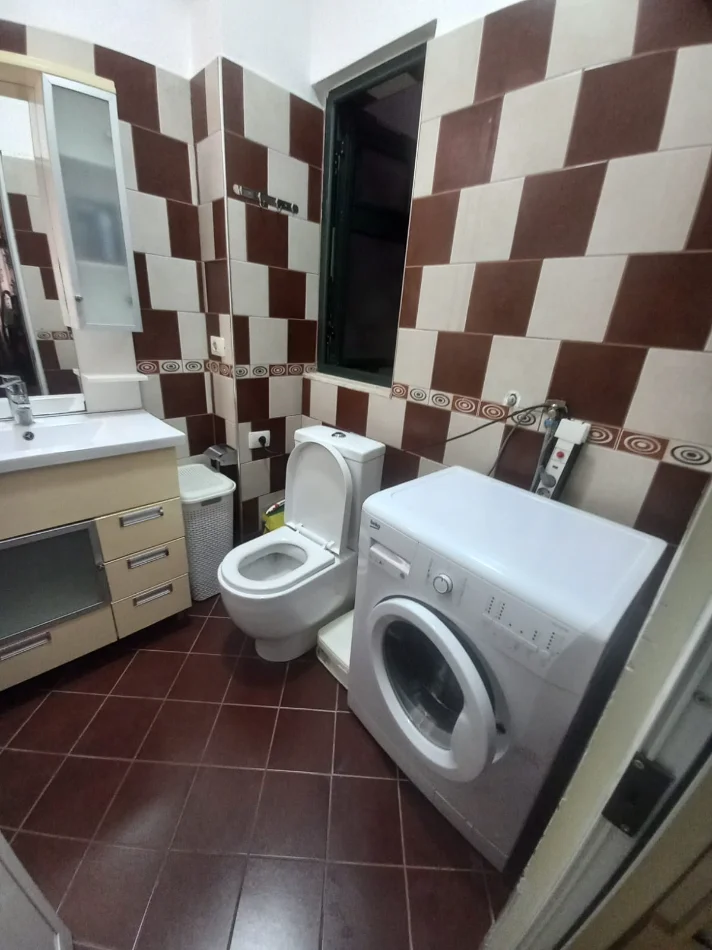 Tirane, jepet me qera apartament 2+1 Kati 3, 89 m² 750 € 