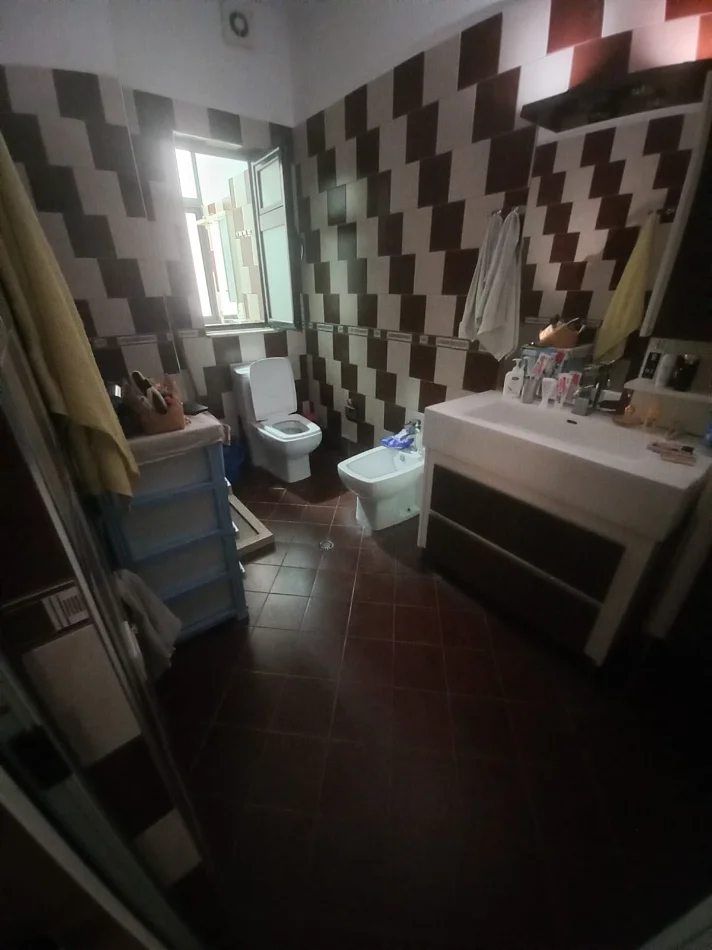 Tirane, jepet me qera apartament 2+1 Kati 3, 89 m² 750 € 