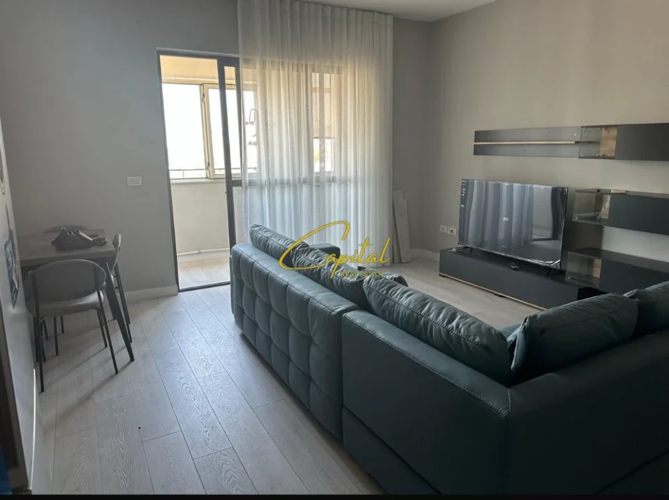 Tirane, jepet me qera apartament 2+1 Kati 7, 80 m² 600 € (BRRYLI)