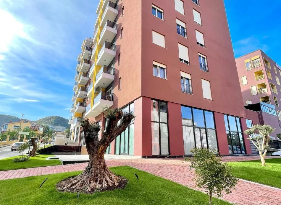 Tirane, shitet apartament 2+1+Ballkon , (selite)