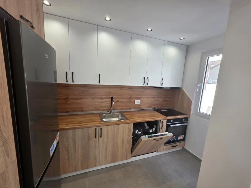 Durres, shitet apartament 2+1+Ballkon Kati 3, 80 m² 160.000 € (Rruga Shoqeria Bashkimi)