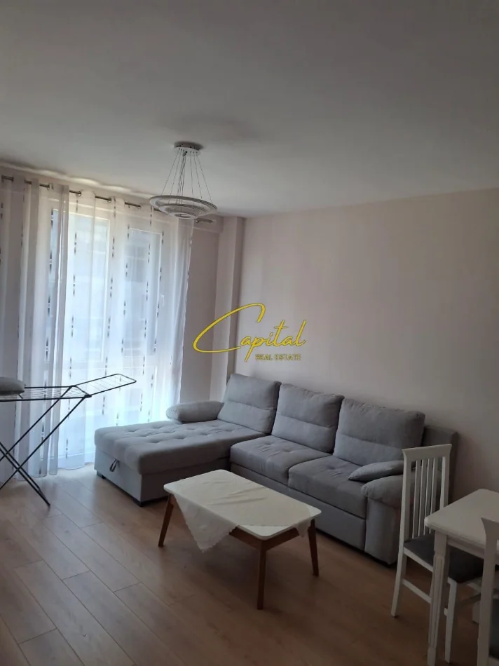 Tirane, jepet me qera apartament 2+1 Kati 4, 100 m² 700 € (ISH FUSHA AVIACIONIT)