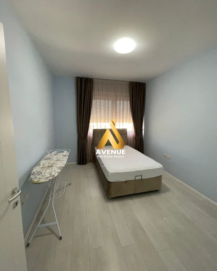 Tirane, jepet me qera apartament 3+1+Aneks+Ballkon Kati 4, 187 m² 1.400 € (RRUGA HAMDI SINA)