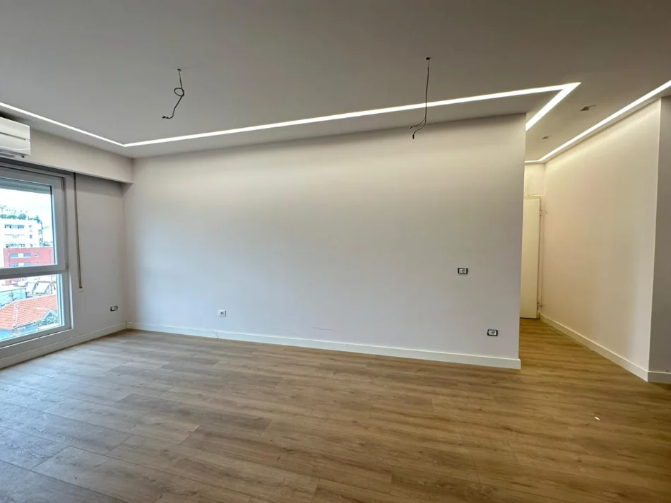 Tirane, shitet apartament 2+1 Kati 5, 260.000 € (Shkolla e Kuqe)