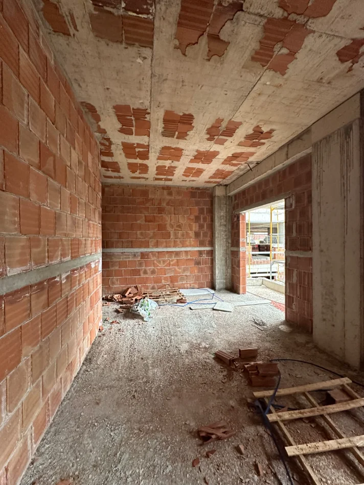 Tirane, shitet apartament 1+1+Ballkon Kati 4, 71 m² 115.000 € (Viva 2)