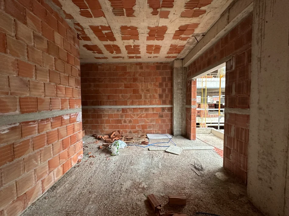 Tirane, shitet apartament 1+1+Ballkon Kati 4, 71 m² 115.000 € (Viva 2)