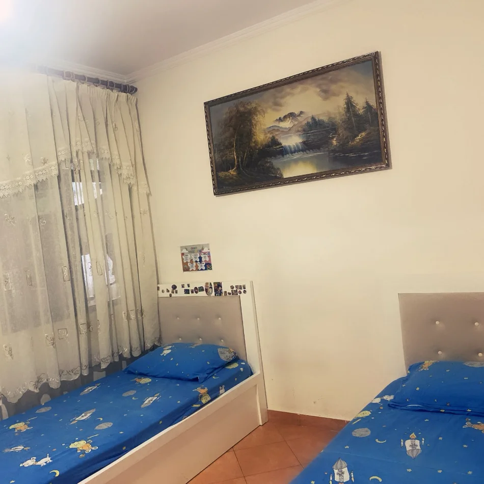 Tirane, jepet me qera apartament 2+1 Kati 2, 100 m² 550 € (ish restorant durresi)