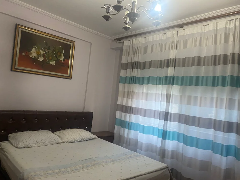 Tirane, jepet me qera apartament 2+1 Kati 2, 100 m² 550 € (ish restorant durresi)