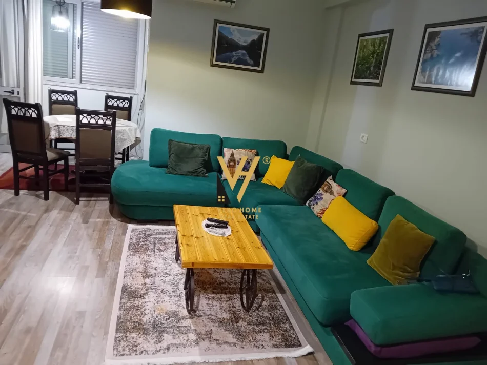 Tirane, jepet me qera apartament 1+1+Ballkon Kati 3, 60 m² 520 € (PAZARI I RI)