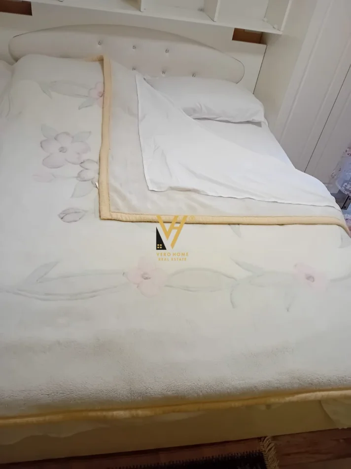 Tirane, jepet me qera apartament 1+1+Ballkon Kati 3, 60 m² 520 € (PAZARI I RI)